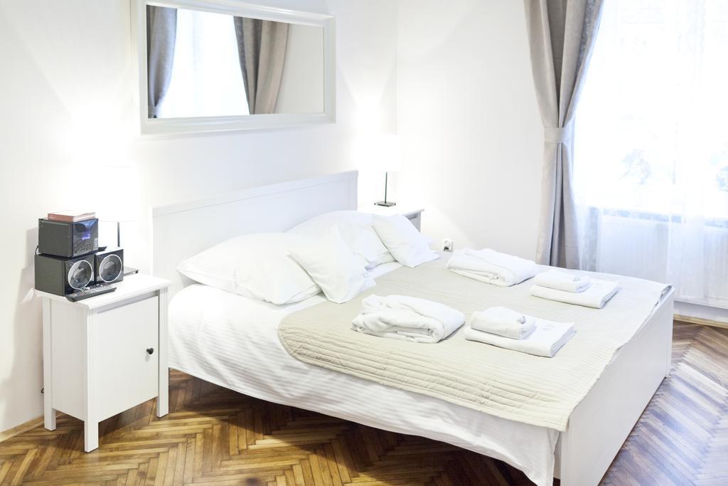 Apartment K22 *