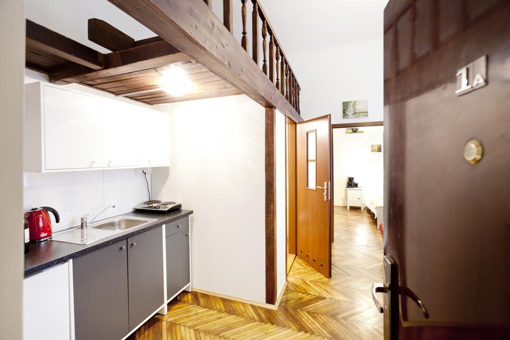 Apartment K22 *